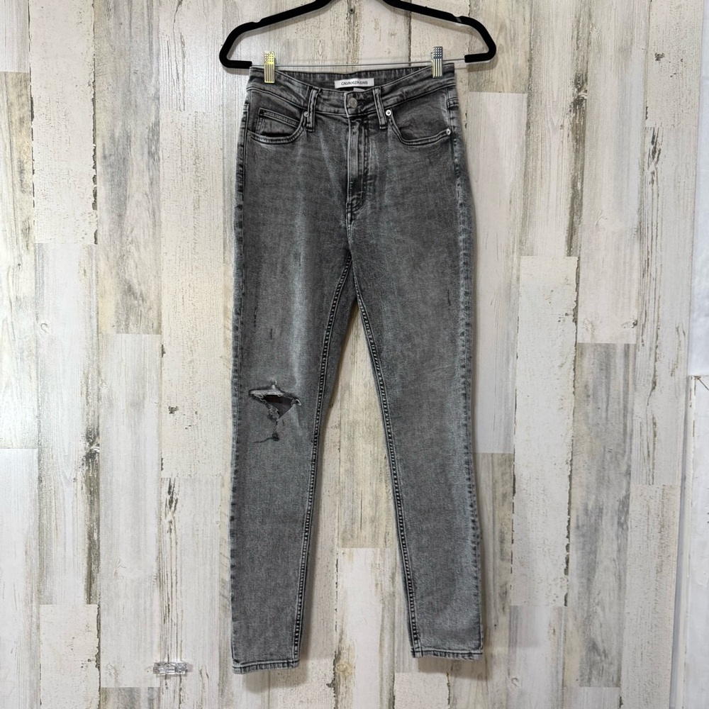 Calvin Klein Jeans Women's Black  Stonewashed Distressed Ripped Skinny Jeans